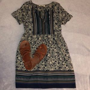 Short sleeve paisley patterned dress